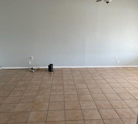 3rd image of 1553 E Sunrise Ln