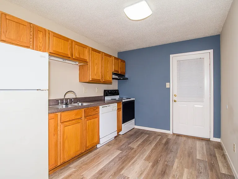 402 Lawrence Pl — Photo 11