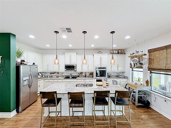 3rd image of 726 WOODS LANDING DRIVE