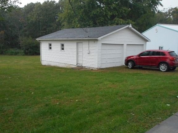 5th image of 212 S County Road 750 E