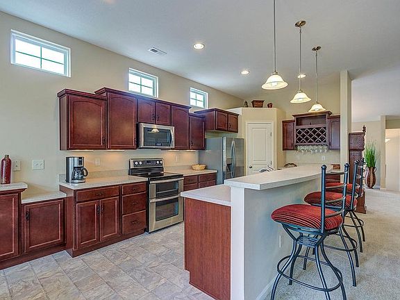5th image of 560 Heritage Sq