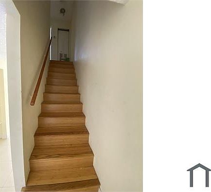 2nd image of 437 NE 1st Ave APT 3
