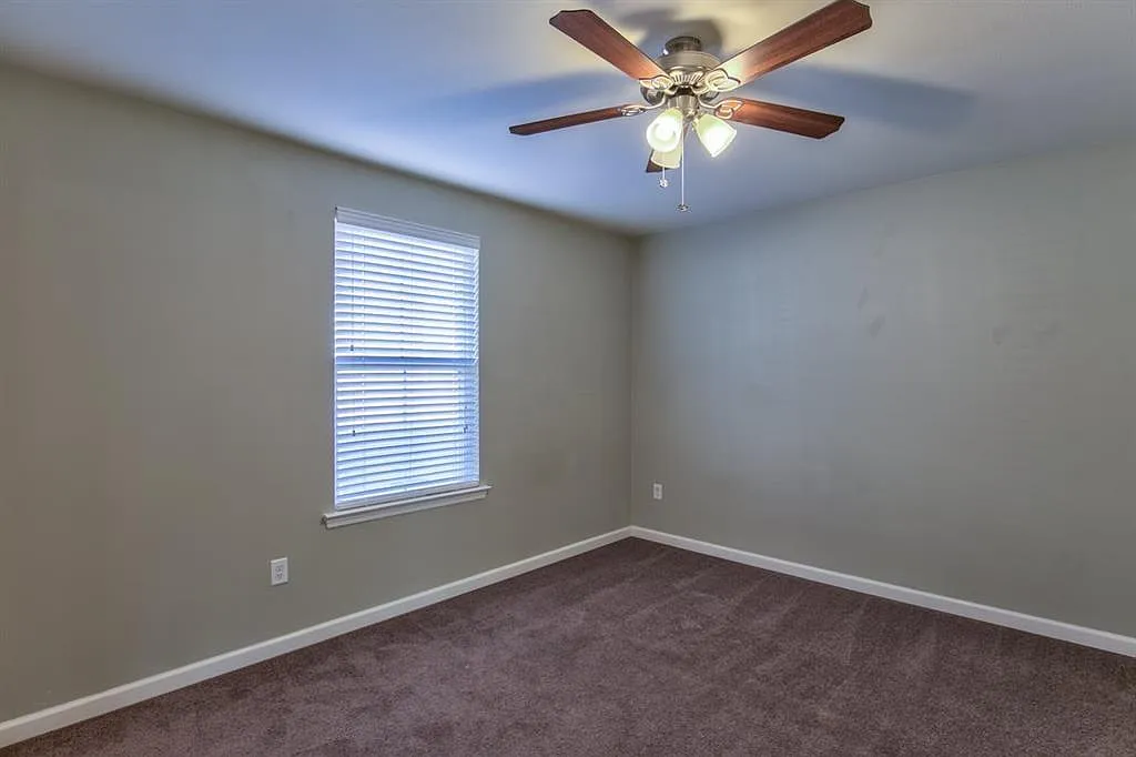 3 bed, 1240 sqft, $650 — Photo 2