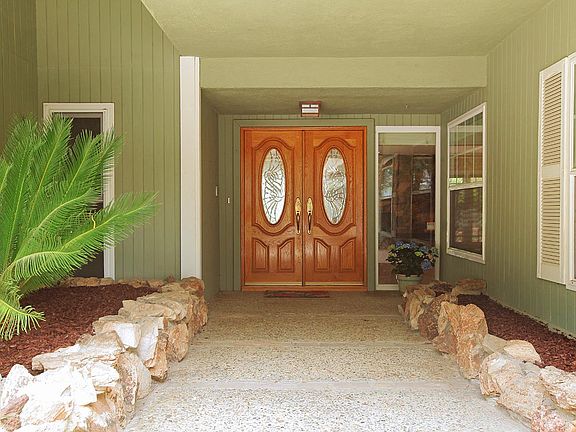 4th image of 22475 Paul Revere Dr