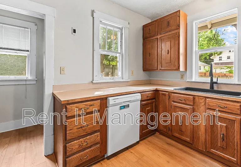 2315 N 61st St — Photo 13