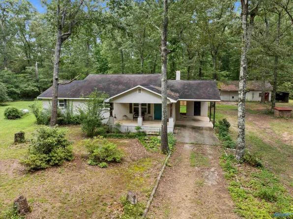 1052 Walker Ln, New Market, AL 35761