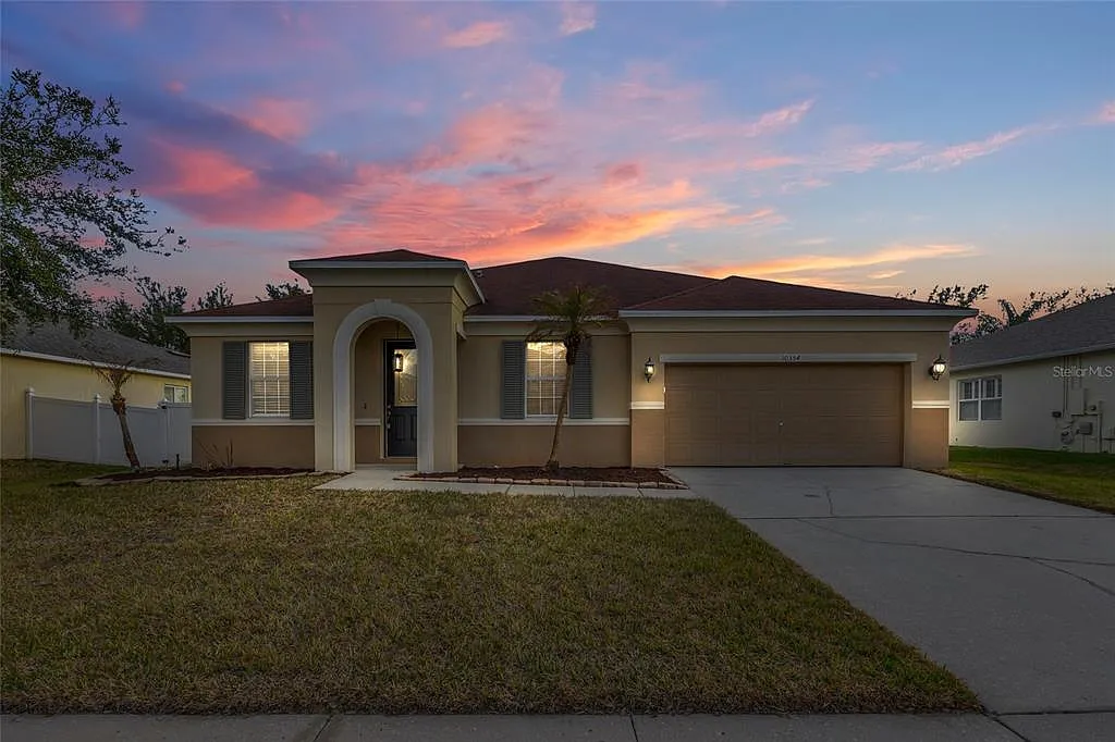 4 bed, 2.0 bath, 2238 sqft, $3,000 — Photo 1