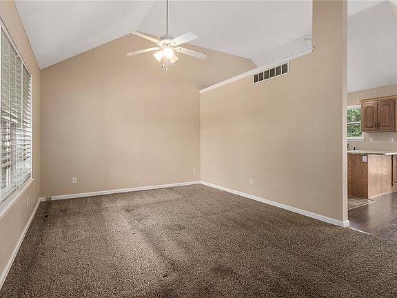 5th image of 717 Canter St