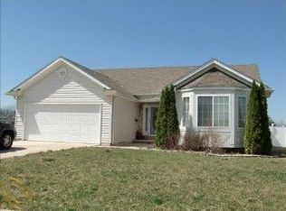 33192 Swallow Dr, Rockwood, MI 48173