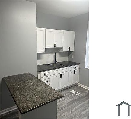 2nd image of 524 N Decker Ave
