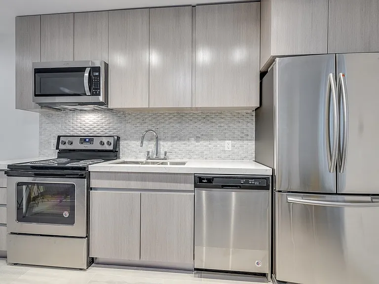 1425 Haro St #101 — Photo 11