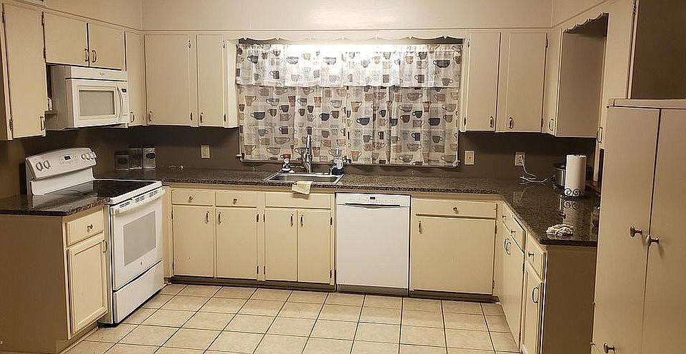 1st image of 119 W Lewis St