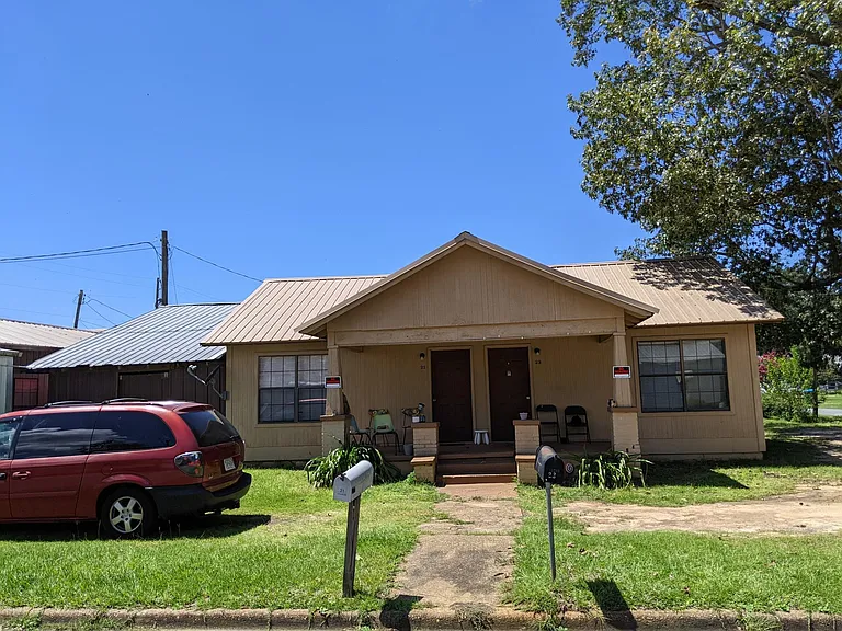 21 N Bolivar St — Photo 1