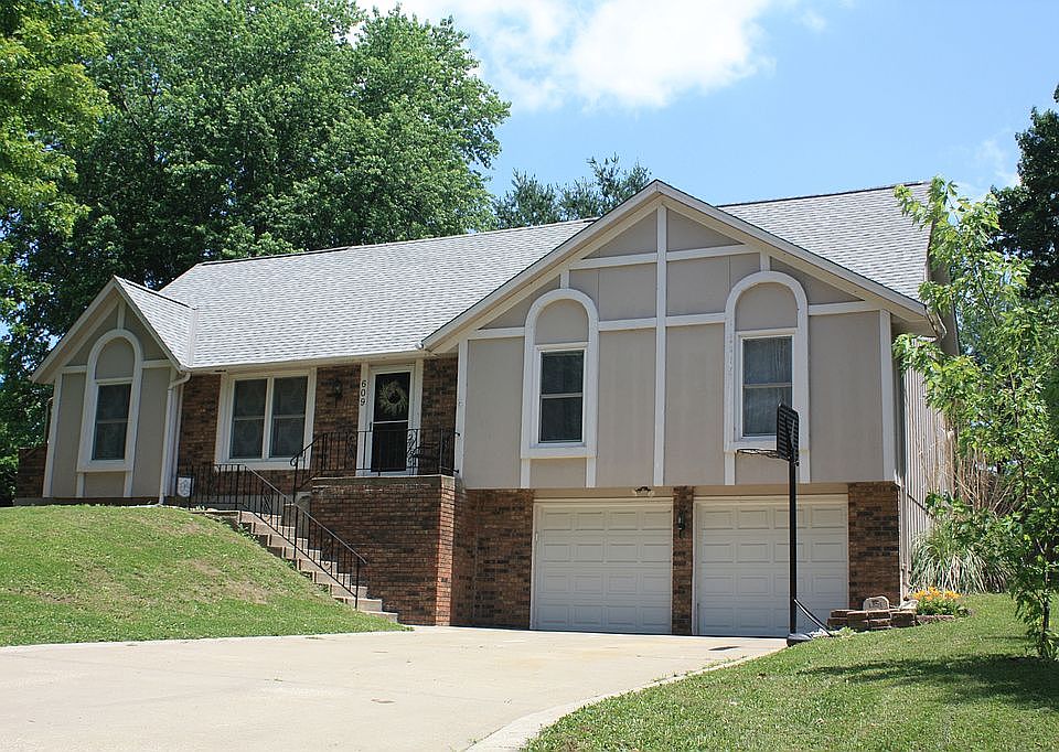 1st image of 609 Woodcrest Dr