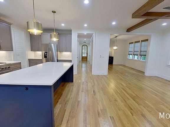 3rd image of 1265 Pinecrest Ave