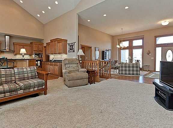 5th image of 714 NW Rockcrest Cir