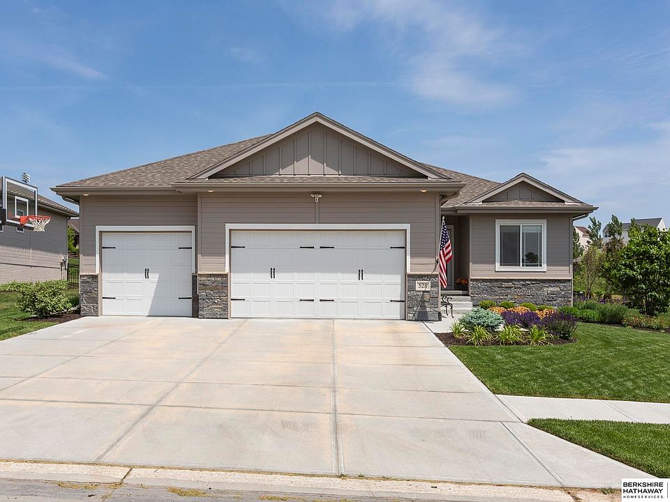 1st image of 528 Devonshire Dr
