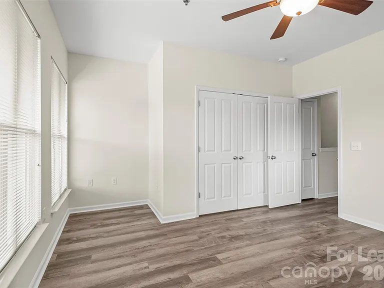 567 E 9th St — Photo 22