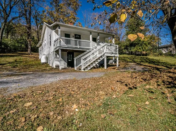317 Riverside Dr, Waynesboro, VA 22980