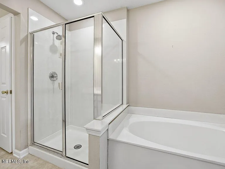11152 Castlemain Cir S — Photo 21