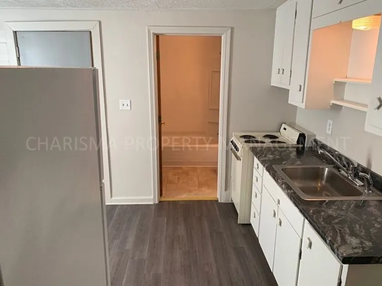 817 W 11th St #1 — Photo 11