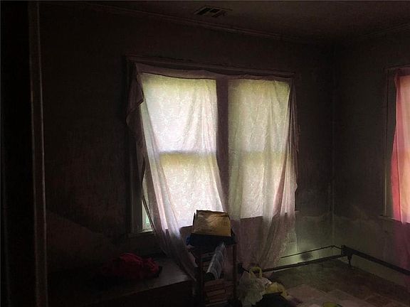 5th image of 945 SW 26th St