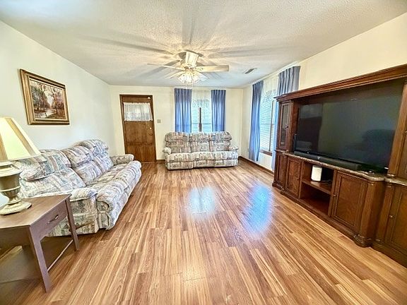 4th image of 603 N Main St