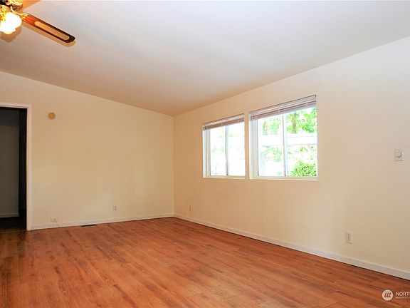 4th image of 900 29th Street SE #E6