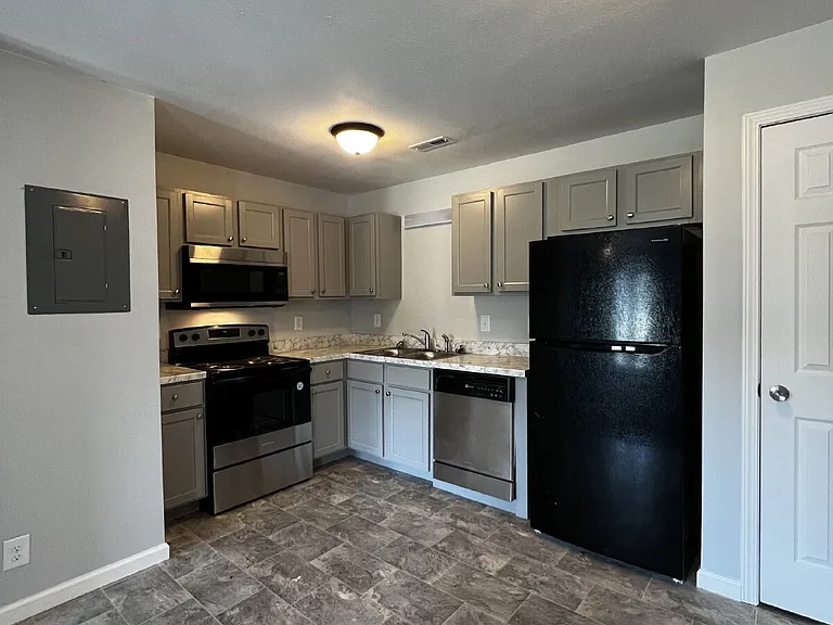 2 bed, 1.0 bath, 980 sqft, $925 — Photo 2