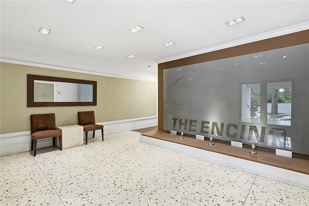 2 bed, 1690 sqft, $3,800 — Photo 2