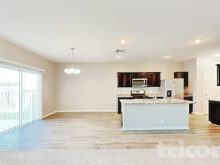 4945 Hallies Gdn — Photo 4
