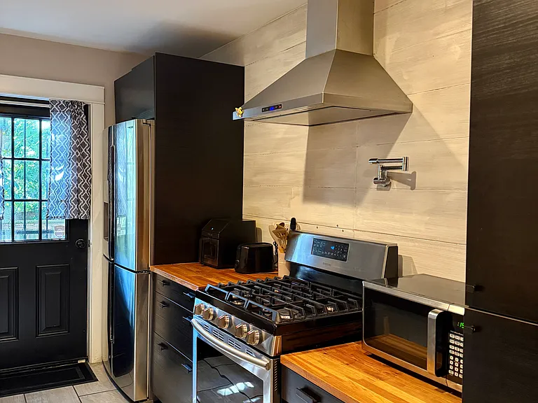 106 Callender St — Photo 6