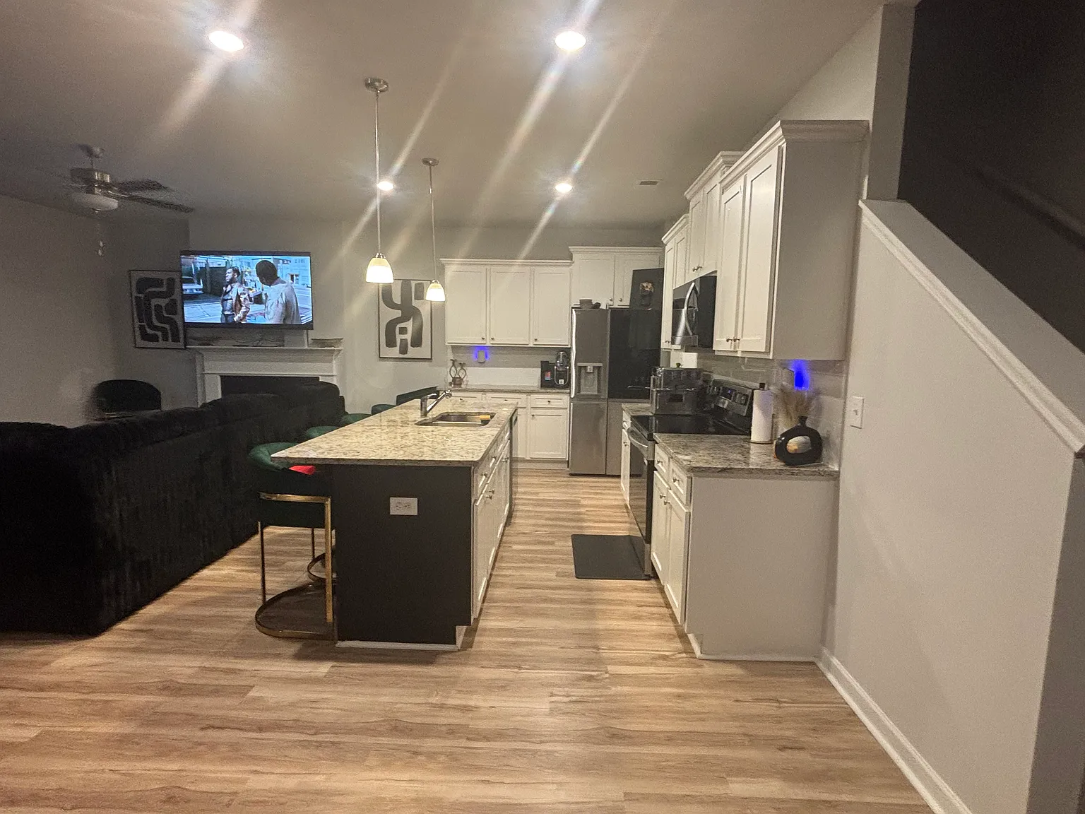 4 bed, 2.5 bath, 1800 sqft, $2,450 — Photo 3