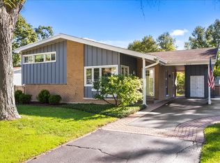 677 Timber Hill Rd, Deerfield, IL 60015