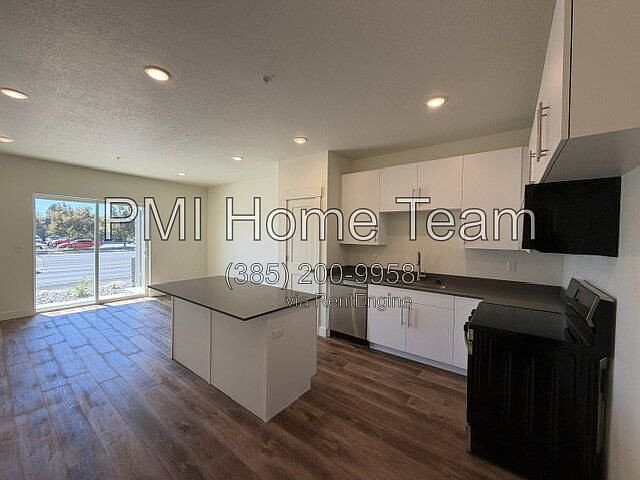 1st image of 1652 N Main St #104