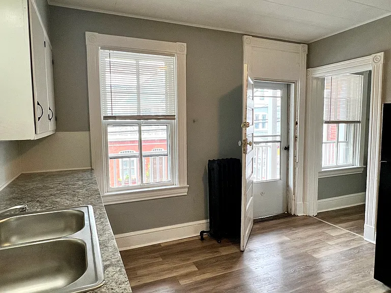 215 N Pine St — Photo 9