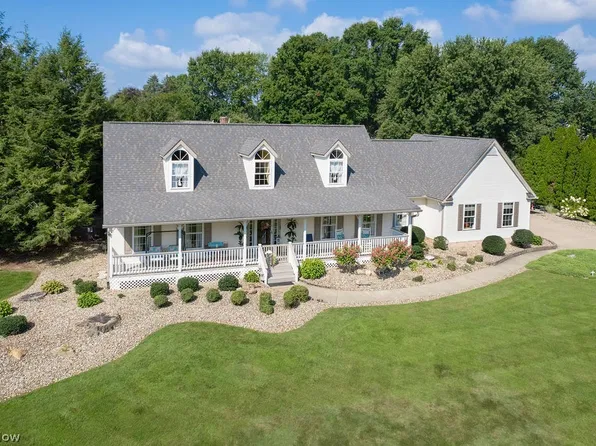 1067 Mohawk Trl SW, Hartville, OH 44632