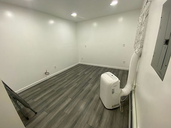 5th image of 13 Dartmouth Dr
