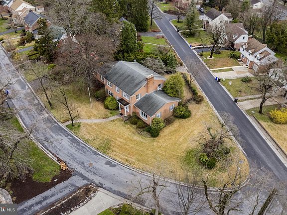 2nd image of 2301 Edgewood Rd