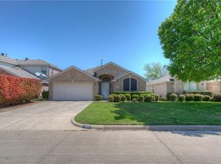 6113 Bowin Dr, Fort Worth, TX 76132