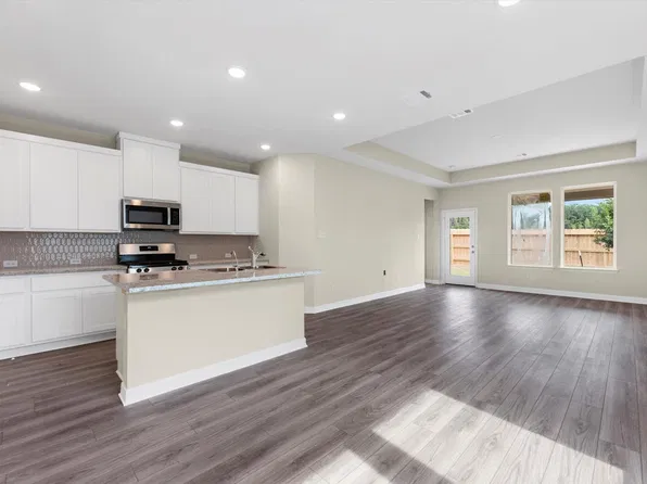 8034 Magnolia Prairie Ln, Cypress, TX 77433