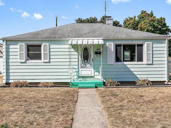 1225 Edgewood Dr, South Bend, IN 46616