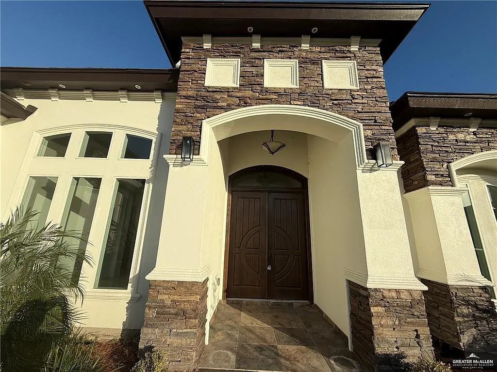 4 bed, 5.0 bath, 2515 sqft, $2,600 — Photo 3