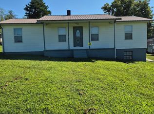 765 Old State Rd, Tellico Plains, TN 37385