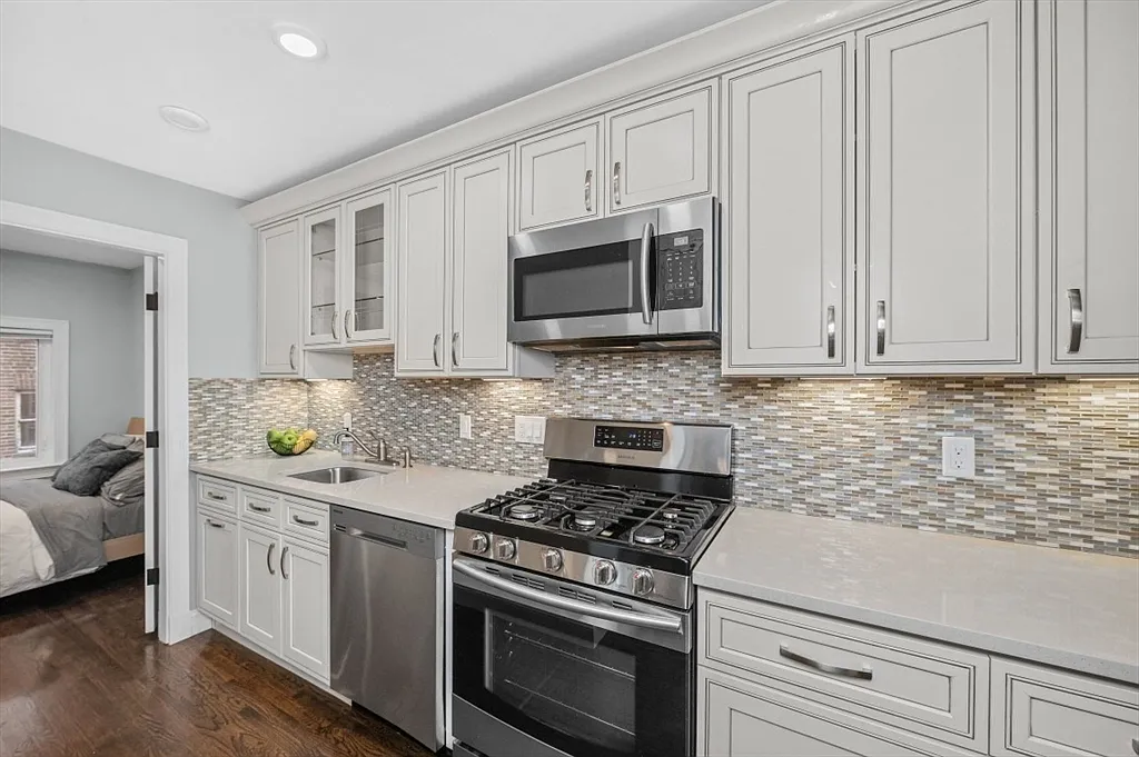 1 bed, 1.0 bath, 485 sqft, $3,000 — Photo 2