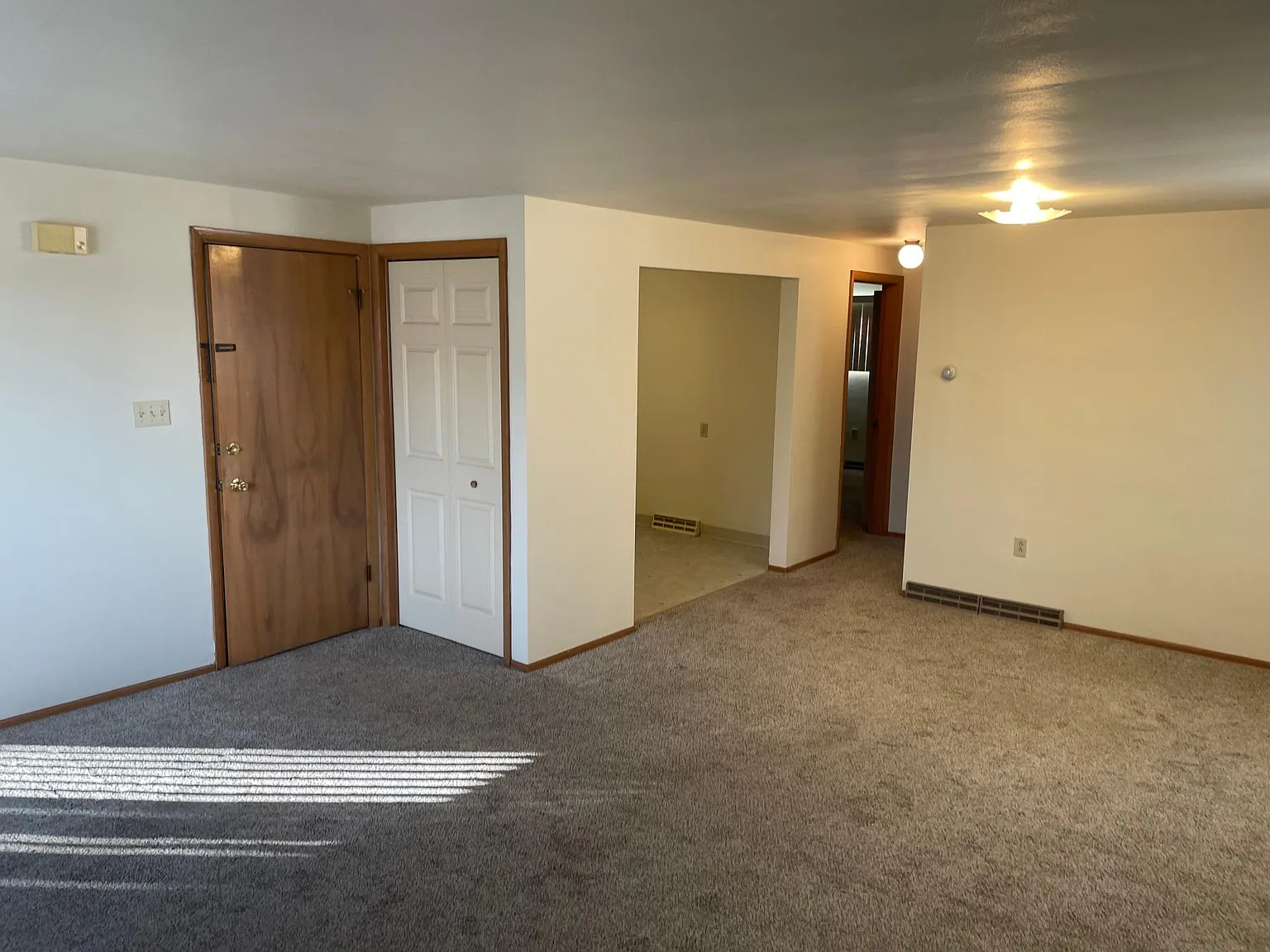 201 W Marion St — Photo 3