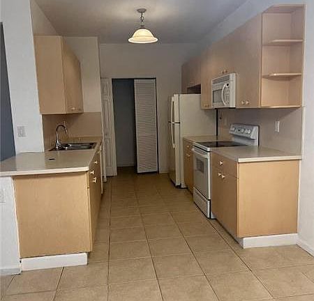 5th image of 3553 Forest Hill Blvd APT 47