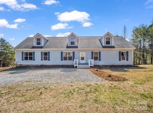 135 Dakota Hill Ln, Mill Spring, NC 28756
