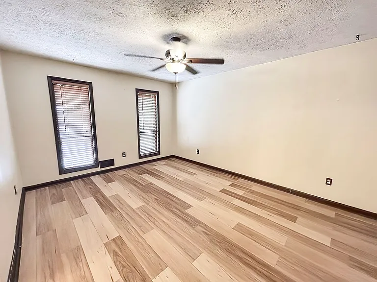 1642 Hillside St — Photo 12