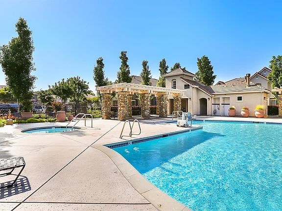 3rd image of 2704 Esplanade Cir #2704